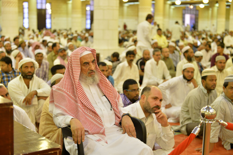 أمير الرياض يؤدي صلاة العيد ويستقبل المهنئين  ‫(217589741)‬ ‫‬
