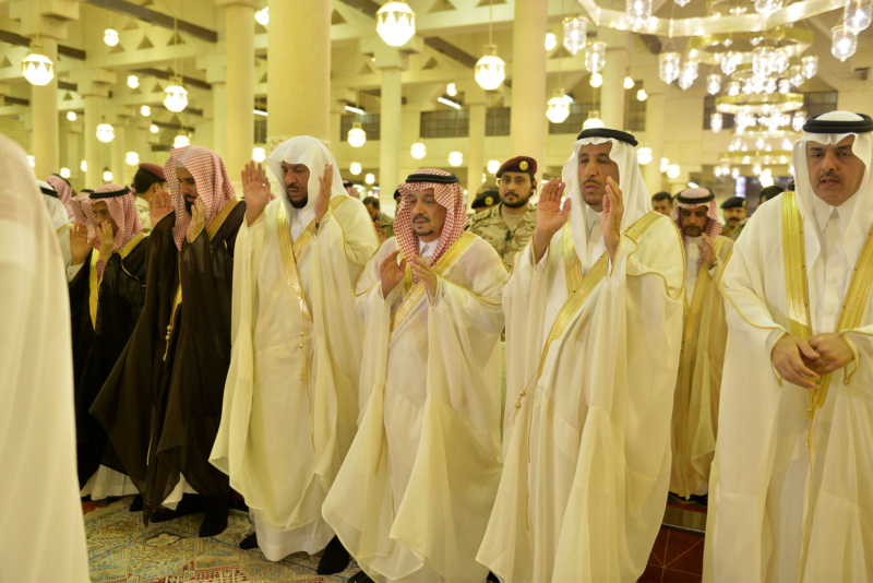 أمير الرياض يؤدي صلاة العيد ويستقبل المهنئين  ‫(217589744)‬ ‫‬