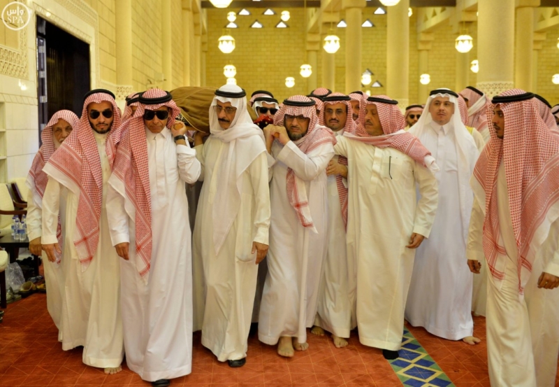 أمير الرياض يؤدي صلاة الميت على الأمير عبدالله  ‫(271186077)‬ ‫‬
