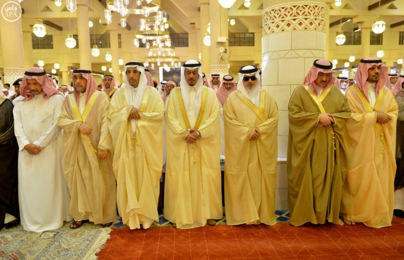 أمير الرياض يؤدي صلاة الميت على الأمير عبدالله  ‫(271186078)‬ ‫‬