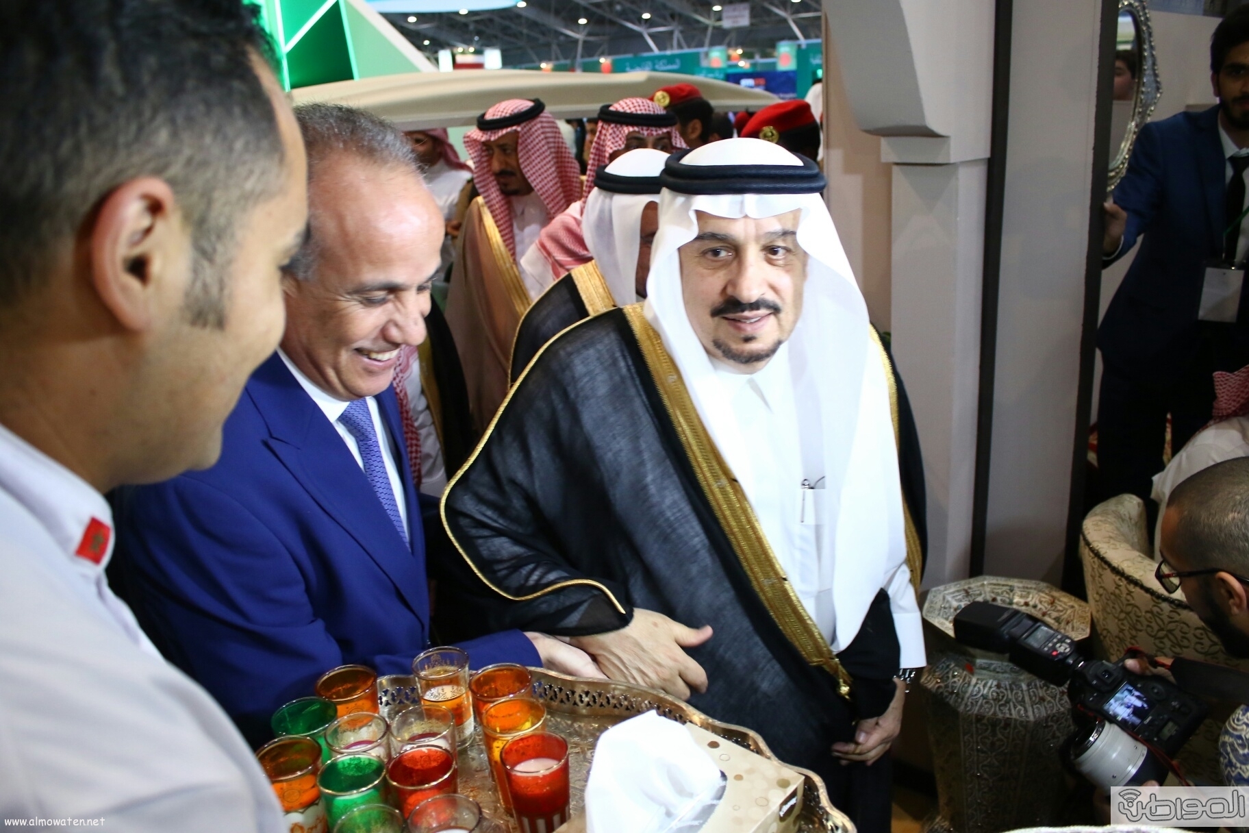 بالصور.. أمير #الرياض يدشن المعرض التجاري الـ15 للدول الإسلامية بمشاركة 29 دولة
