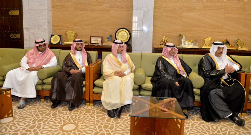 أمير الرياض يستقبل رئيس الهيئة الملكية وكبار المسؤولين المهنئين برمضان ‫(100224022)‬ ‫‬