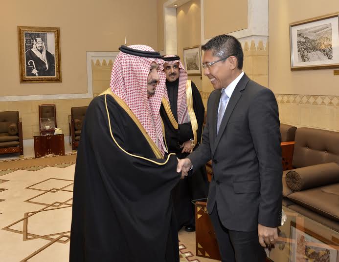 أمير الرياض يستقبل وزير سنغافورة والفوزان والتريكي