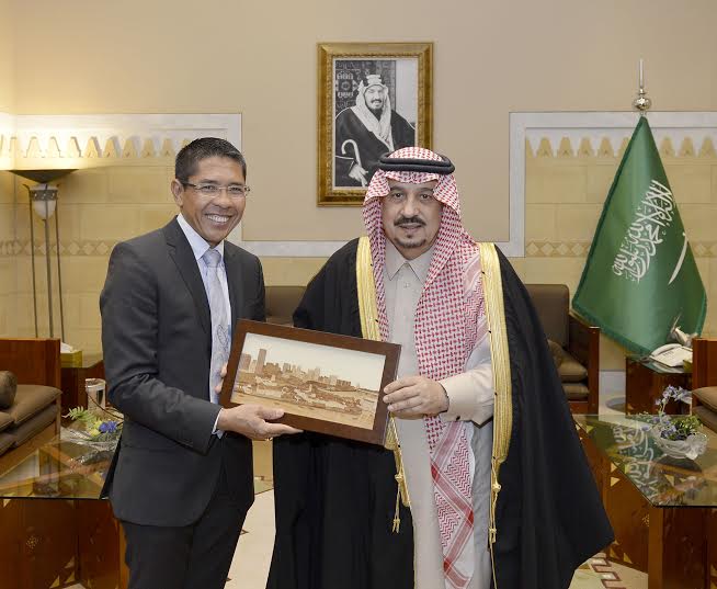 أمير الرياض يستقبل وزير سنغافورة والفوزان والتريكي7