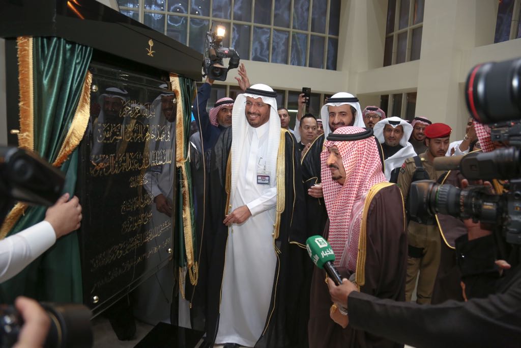 أمير الرياض يفتتح مبنى طوارئ التخصصي ويدشن الخدمة عن بعد