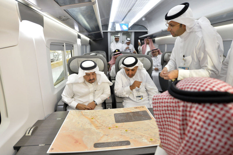 أمير الرياض يقوم برحلة عبر قطار الشمال للمجمعة ويزور المحطات ‫(34669107)‬ ‫‬