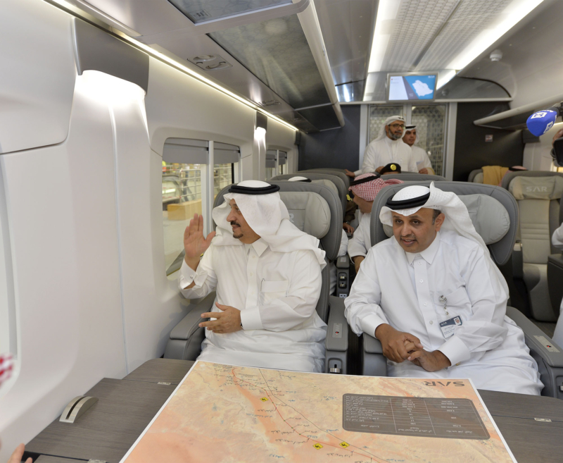 أمير الرياض يقوم برحلة عبر قطار الشمال للمجمعة ويزور المحطات ‫(34669108)‬ ‫‬