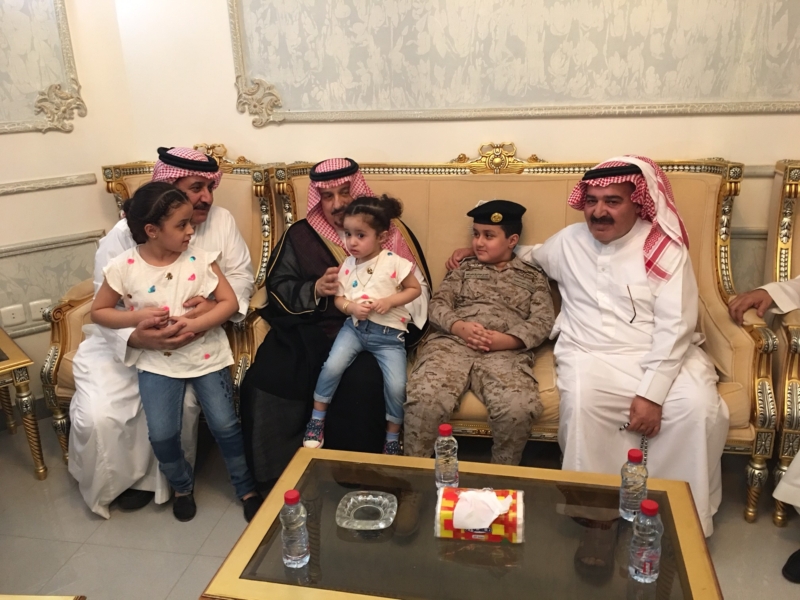 . أمير الرياض يُعزي أسرة الشهيد الملحم (8)