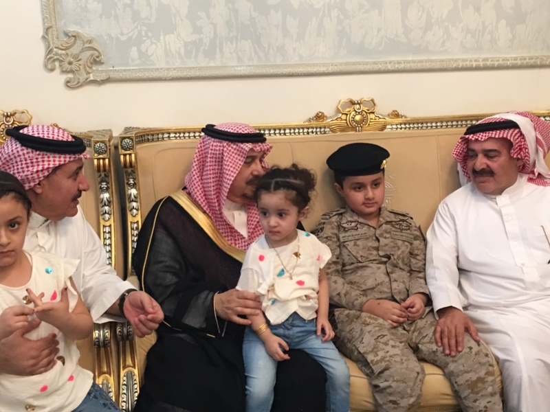 . أمير الرياض يُعزي أسرة الشهيد الملحم (9)