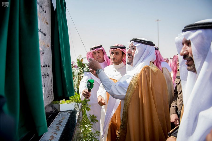 أمير القصيم يضع حجر الأساس لمشروع بيرق الرياض في بريدة