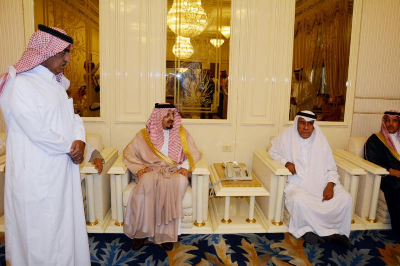 أمير عسير يعزي أسرة آل مشيط ‫(1)‬