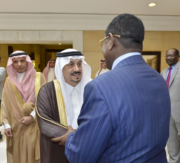 أمير منطقة الرياض يجتمع بوالي ولاية الخرطوم بجمهورية السودان1
