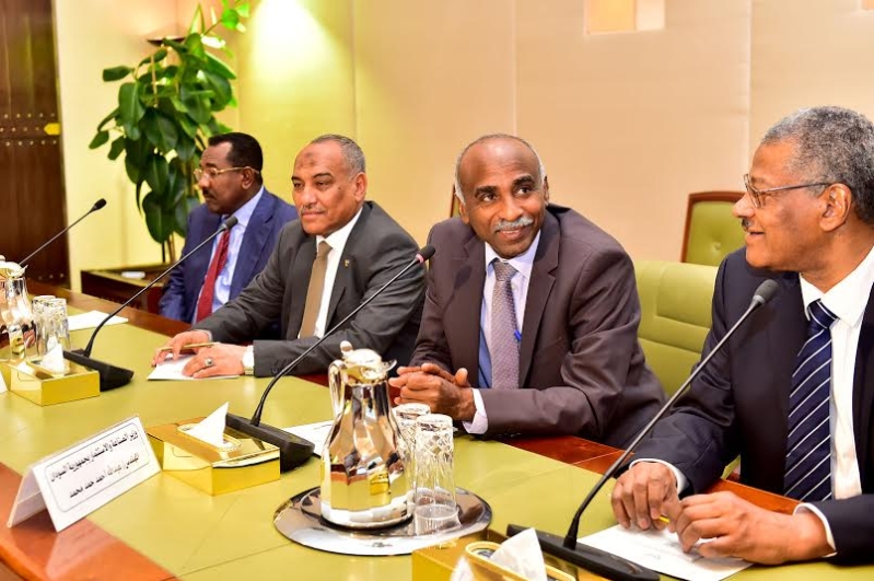 أمير منطقة الرياض يجتمع بوالي ولاية الخرطوم بجمهورية السودان20
