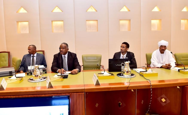 أمير منطقة الرياض يجتمع بوالي ولاية الخرطوم بجمهورية السودان21