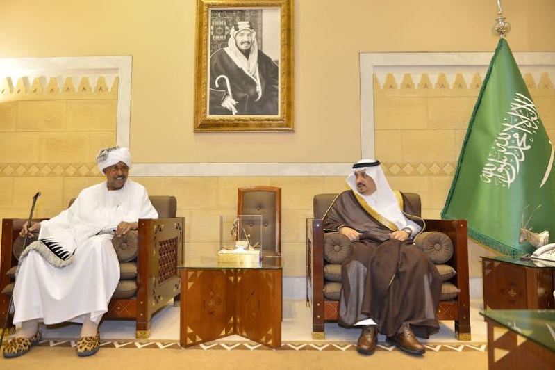 أمير منطقة الرياض يجتمع بوالي ولاية الخرطوم بجمهورية السودان3