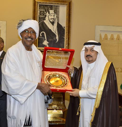 أمير الرياض بعد اجتماعه مع والي الخرطوم: السودان بلد عريق وقامة على مستوى حضاري