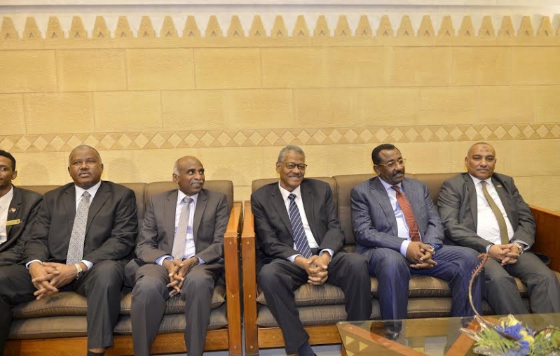 أمير منطقة الرياض يجتمع بوالي ولاية الخرطوم بجمهورية السودان5