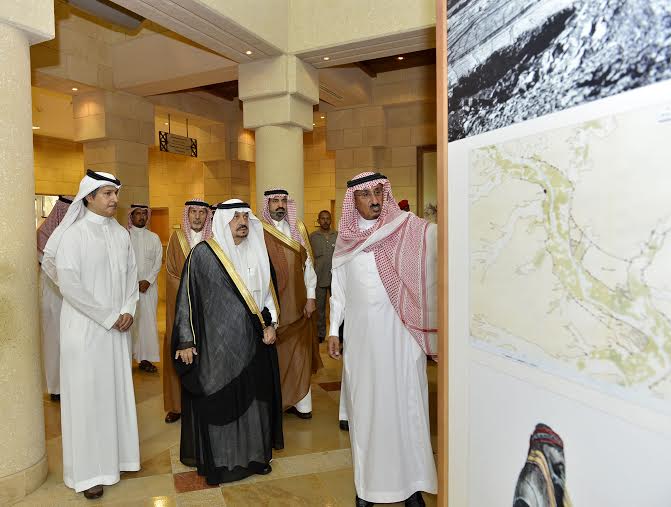 أمير منطقة الرياض يزور دارة الملك عبدالعزيز بمركز الملك عبد العزيز التاريخي بالمربع1