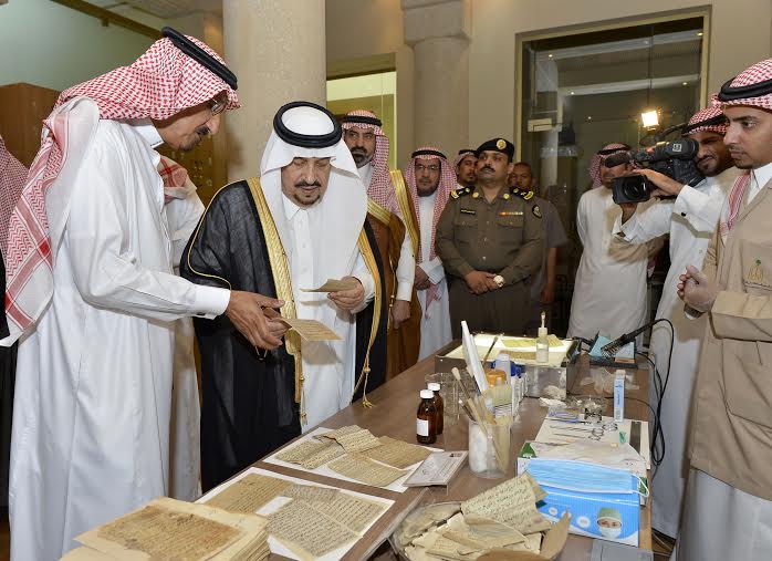 أمير منطقة الرياض يزور دارة الملك عبدالعزيز بمركز الملك عبد العزيز التاريخي بالمربع12