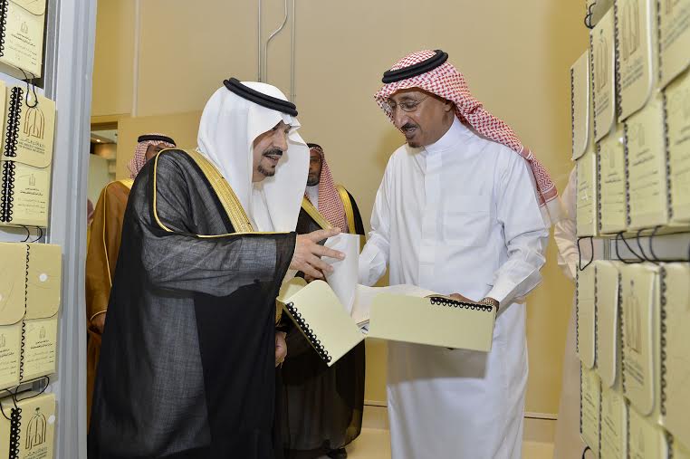 أمير منطقة الرياض يزور دارة الملك عبدالعزيز بمركز الملك عبد العزيز التاريخي بالمربع15