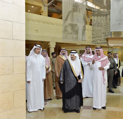 أمير منطقة الرياض يزور دارة الملك عبدالعزيز بمركز الملك عبد العزيز التاريخي بالمربع2