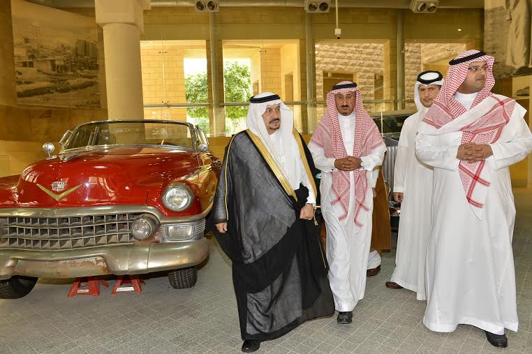 أمير منطقة الرياض يزور دارة الملك عبدالعزيز بمركز الملك عبد العزيز التاريخي بالمربع26