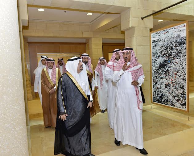 أمير منطقة الرياض يزور دارة الملك عبدالعزيز بمركز الملك عبد العزيز التاريخي بالمربع5