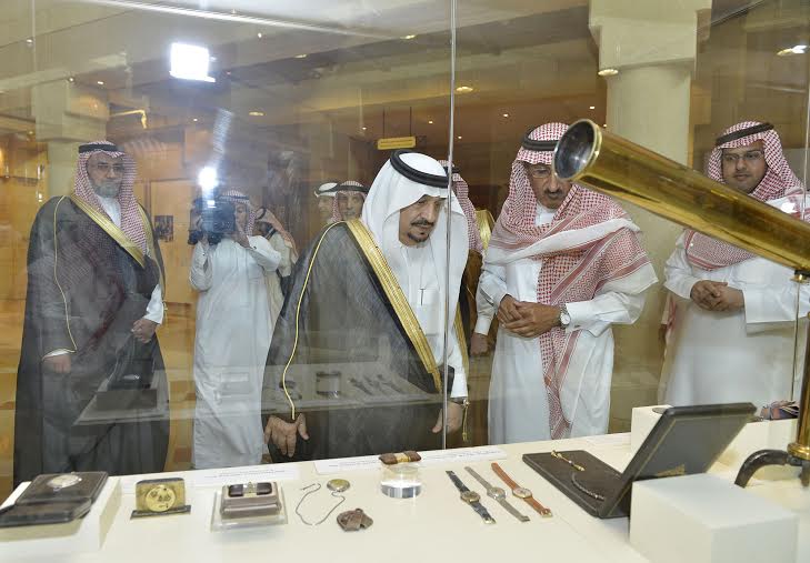 أمير منطقة الرياض يزور دارة الملك عبدالعزيز بمركز الملك عبد العزيز التاريخي بالمربع6