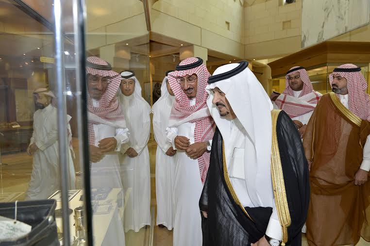 أمير منطقة الرياض يزور دارة الملك عبدالعزيز بمركز الملك عبد العزيز التاريخي بالمربع7