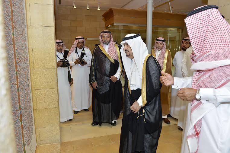 أمير منطقة الرياض يزور دارة الملك عبدالعزيز بمركز الملك عبد العزيز التاريخي بالمربع8