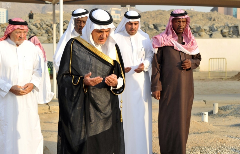 أمير منطقة مكة المكرمة يؤدي صلاة الميت على الأمير محمد بن فيصل بن عبدالعزيز آل سعود 8