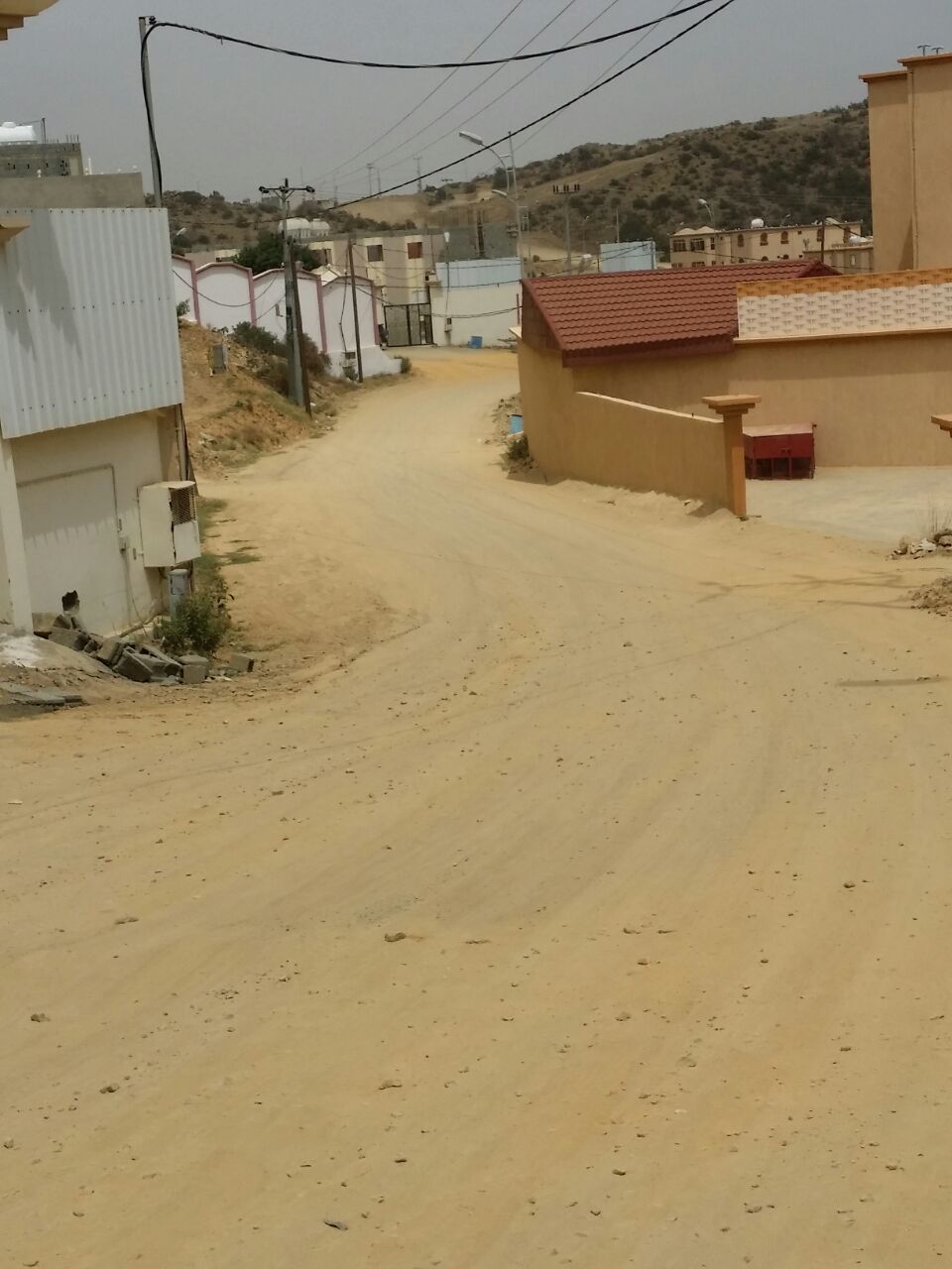 أهالي باشوت يُعانون من الأمراض الصدرية.. والسبب البلدية !