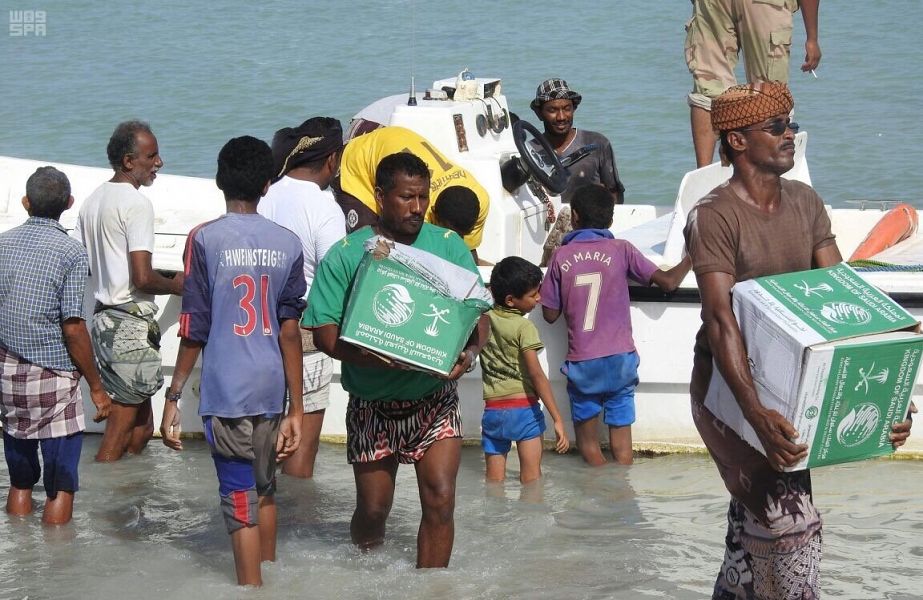 بالصور.. فرحة أهالي الفشت وبكلان اليمنيتين بمساعدات مركز الملك سلمان للإغاثة