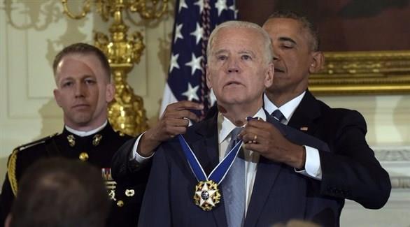 أوباما يمنح بايدن أعلى «وسام مدني» في أميركا