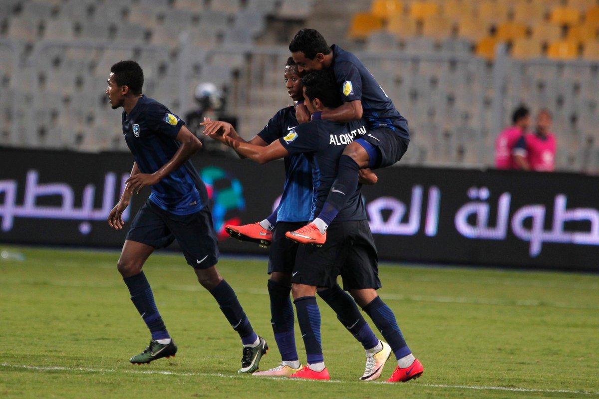 جماهير الزعيم تُعلنها: بالكبار أو الصغار.. الهلال مصدر الهيبة والإبهار