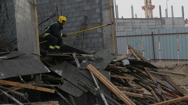 صور.. إصابة 9 مقيمين في انهيار جزئيٍّ لمبنى تحت الإنشاء بالأحساء