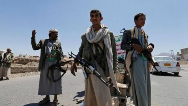 وحشية الميليشيا الانقلابية مستمرة.. إعدام يمني أمام أسرته بتهمة الوطنية