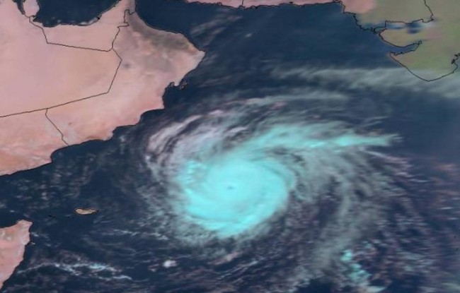 حالة من الرعب في أستراليا مع اقتراب الإعصار ديبي