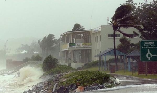 #إعصار مارسيا يجبر آلاف الاستراليين على الملاجئ