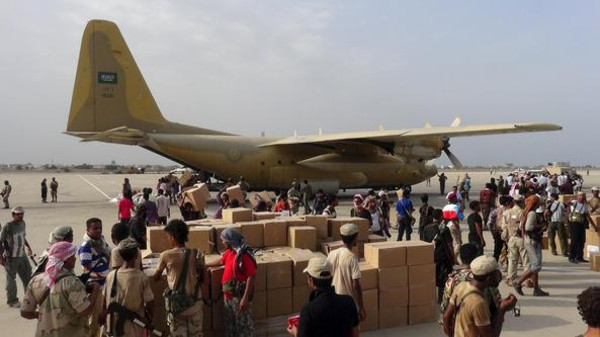 وصول طائرة إغاثة سعودية إلى عدن ومركز الملك سلمان سيؤهل المستشفى