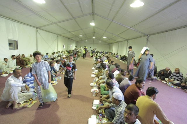شاهد بالصور .. فعاليات المخيم الرمضاني العاشر لإفطار صائم بالقريات