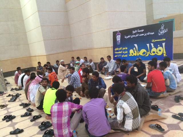 فريق العقدة التطوعي ينفذ مشروع إفطار صائم بابوعريش