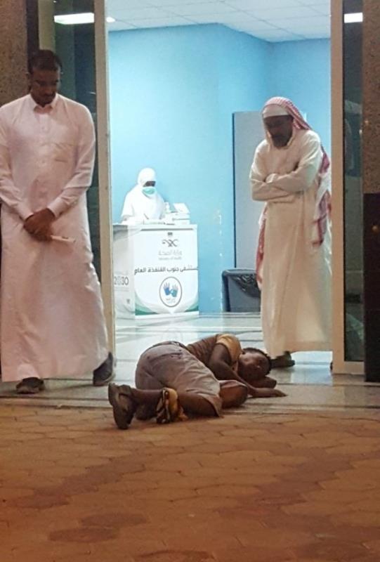 الهلال الأحمر في مكة يكشف حقيقة رمي مريض أمام إحدى مستشفيات القنفذة