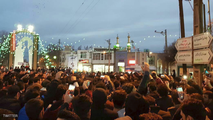 شاهد.. الحرس الثوري يقتل 3 متظاهرين في لورستان