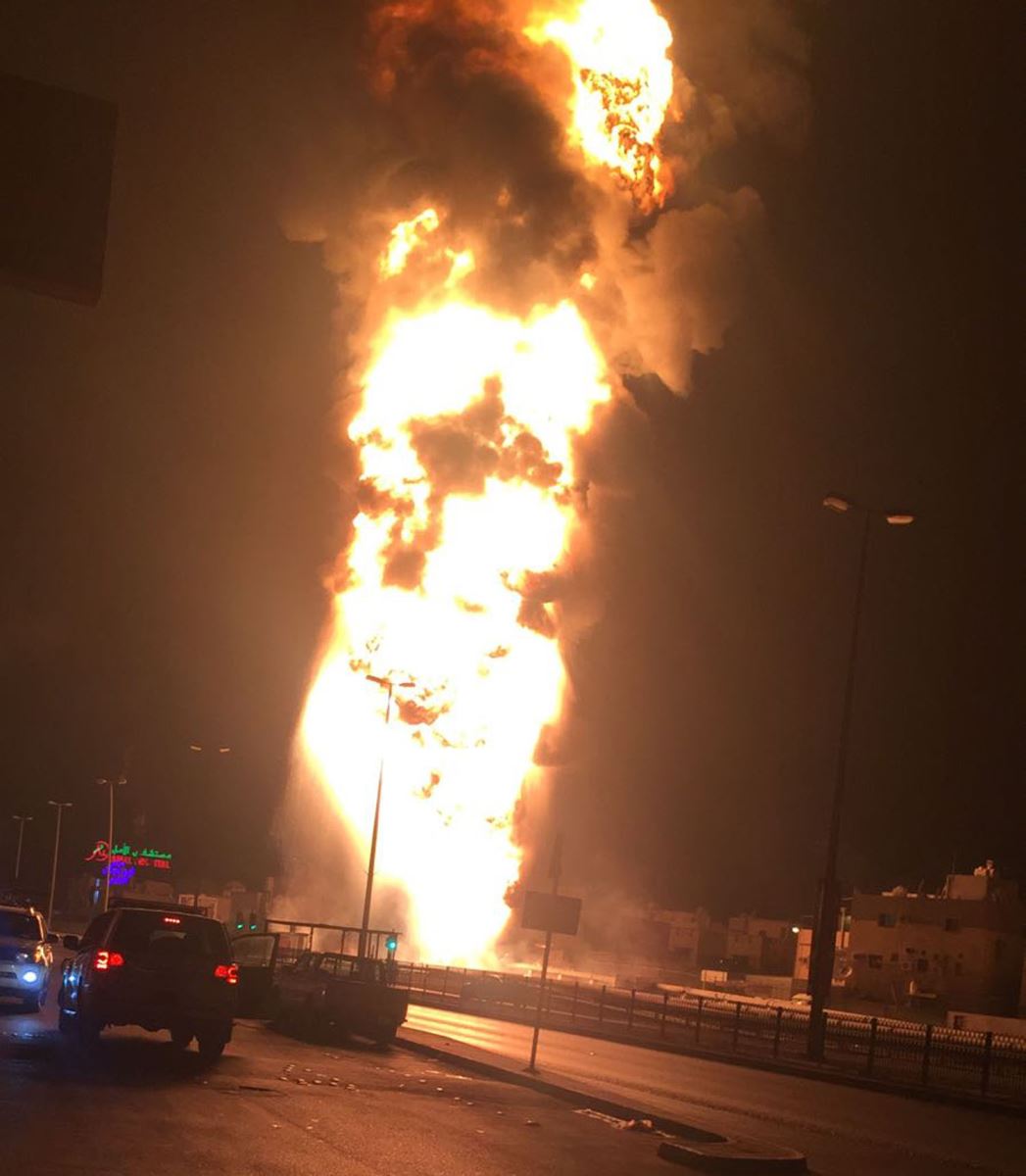 انفجار يؤدي إلى حريق أنبوب نفط بالبحرين