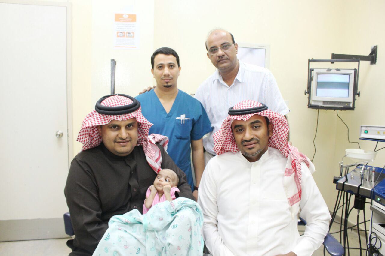 في عملية نادرة.. جراح سعودي ينُقذ طفلة “خديج” بعمر 55 يومًا