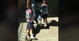 فيديو صادم.. أب يجر ابنته من ملابسها في الشارع للذهاب إلى المدرسة!