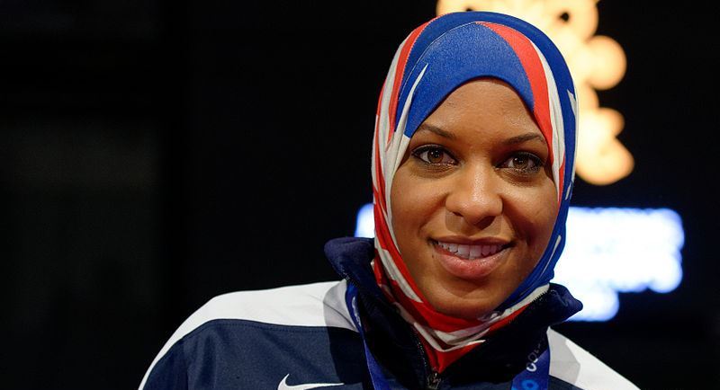 تعرّف على أول رياضية أمريكية تُشارك في الأولمبية بـ”الحجاب”
