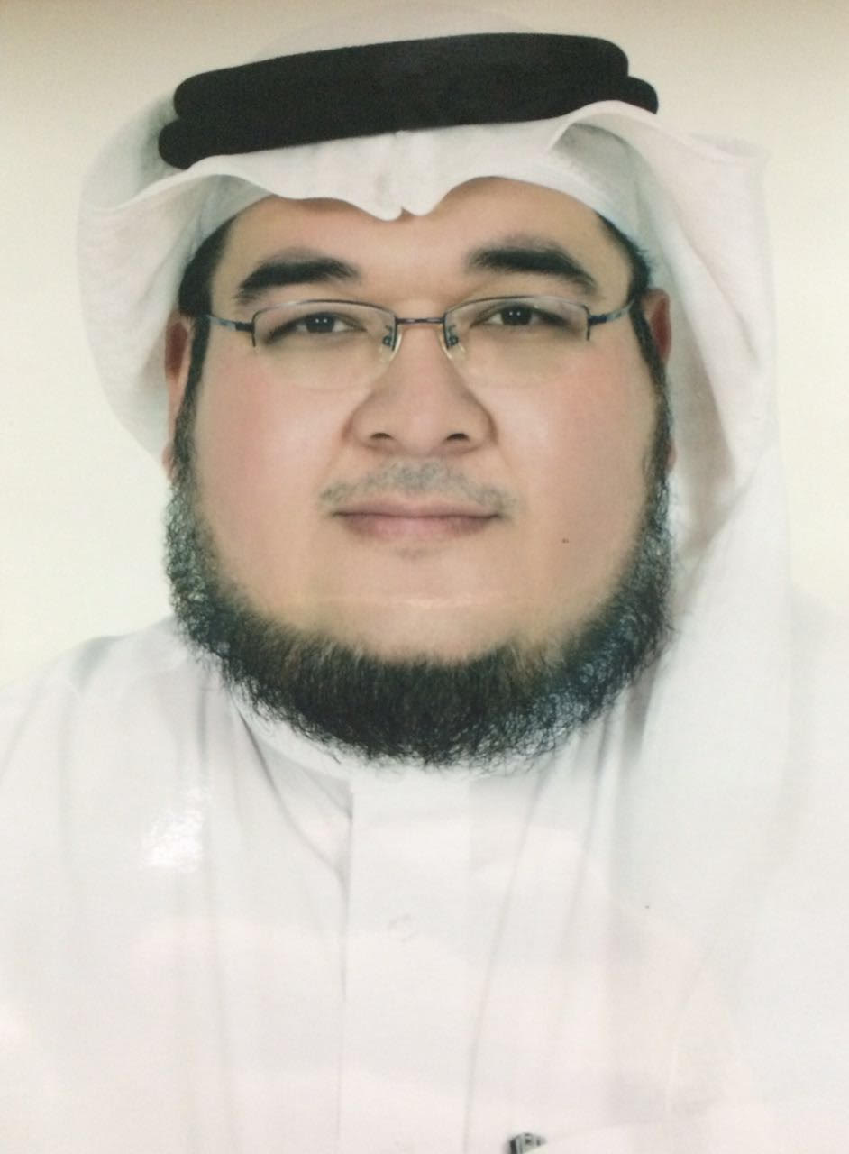 أكبر يحصل على الماجستير في القانون