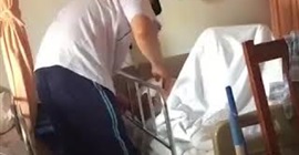 فيديو مستنكر .. ابن عاق يصفع والده المريض داخل مستشفى